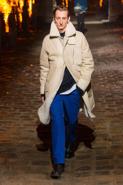 Look 7